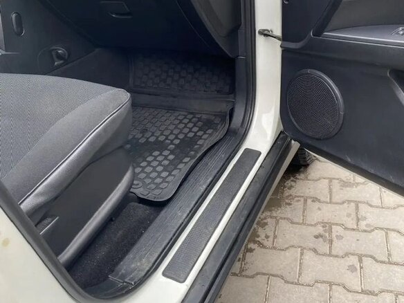 2011 SsangYong Actyon 6-speed I, белый, 700000 рублей - вид 15