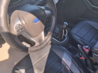 2015 Ford Fiesta Mk6 Рестайлинг, белый, 800000 рублей, вид 5