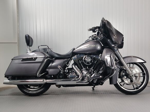 2014 Harley-Davidson Street Glide, серый, 1199000 рублей