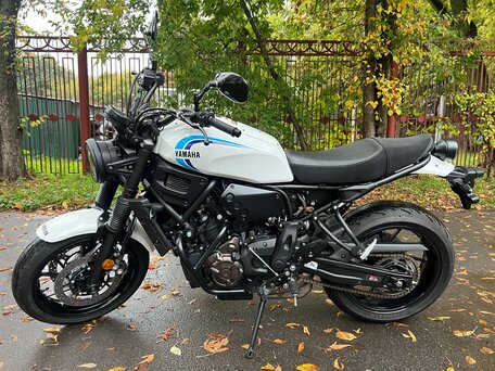 2022 Yamaha XSR700, белый, 795000 рублей, вид 2