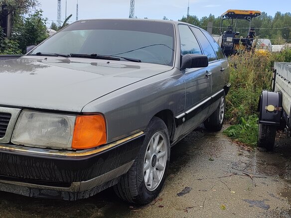 1985 Audi 100 III (C3), серебристый, 250000 рублей