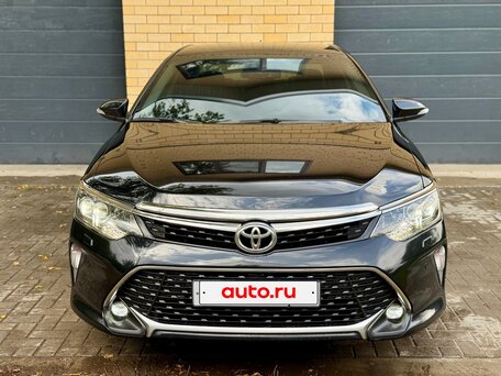 2017 Toyota Camry VII (XV50) Рестайлинг 2, чёрный, 2195000 рублей, вид 2