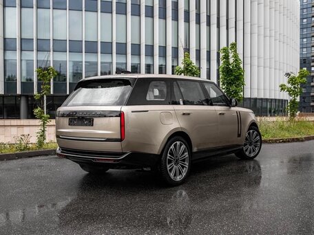2026 Land Rover Range Rover P530 MHEV Long V, золотистый, 29100000 рублей, вид 5