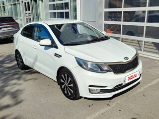 2015 Kia Rio 6-speed III, белый, 930000 рублей, вид 3