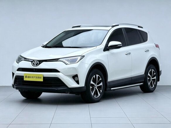 2018 Toyota RAV4 IV (XA40) Рестайлинг, белый, 1680000 рублей