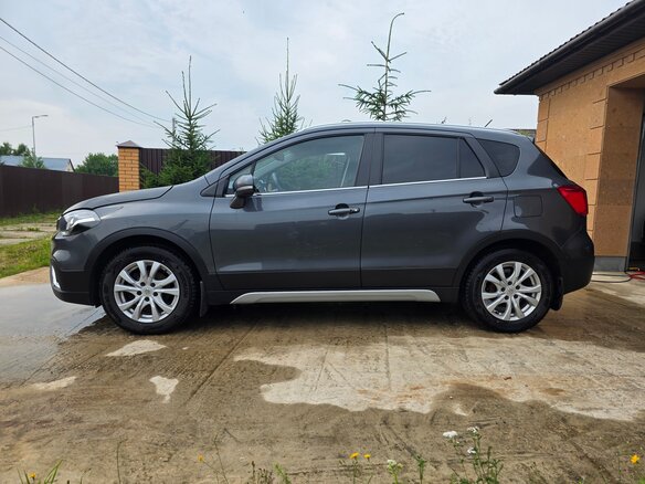 2017 Suzuki SX4 II (S-Cross) Рестайлинг, серый - вид 4