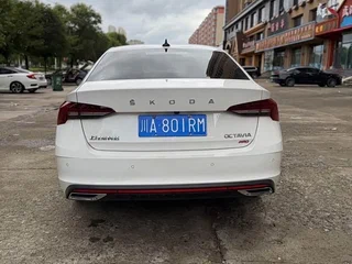 2022 Skoda Octavia IV (A8), белый, 2250000 рублей, вид 5