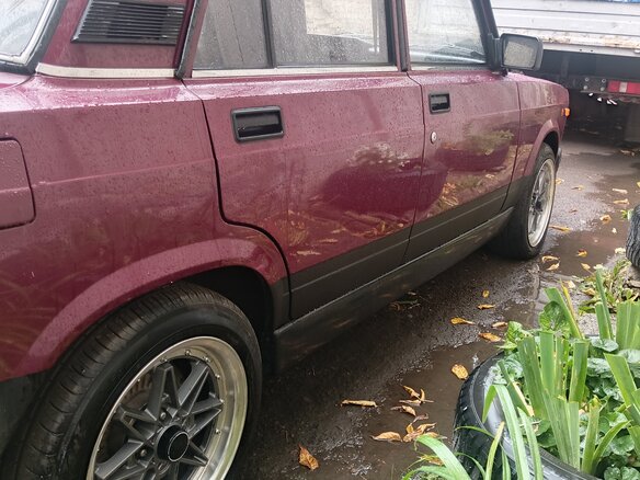 2002 Lada (ВАЗ) 2107, пурпурный - вид 22