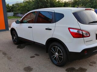2013 Nissan Qashqai I Рестайлинг, белый, 950000 рублей, вид 4