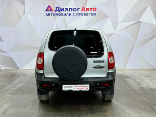 2017 Chevrolet Niva I Рестайлинг, серебристый, 470000 рублей, вид 5