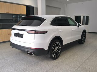 2020 Porsche Cayenne III, белый, 6200000 рублей, вид 2