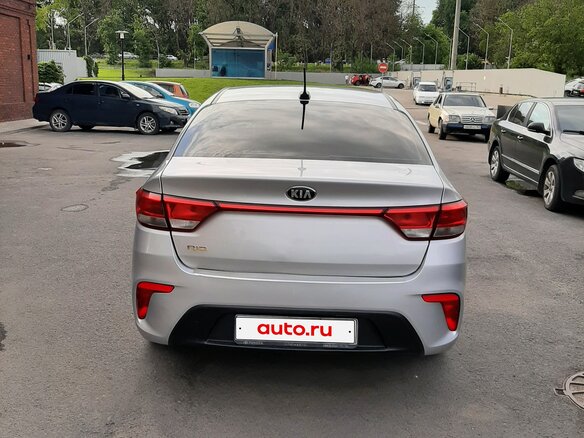 2017 Kia Rio IV, серебристый, 1380000 рублей - вид 5