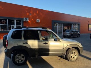 2012 Chevrolet Niva I Рестайлинг, серебристый, 405000 рублей, вид 4