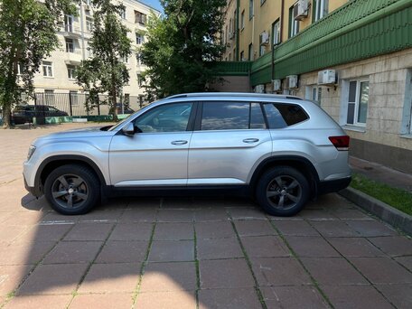 2018 Volkswagen Teramont I, серебристый, 2800000 рублей, вид 4