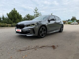 2022 BMW 1 серии 118i III (F40), серый, 2580000 рублей, вид 2