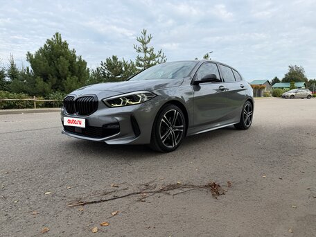 2022 BMW 1 серии 118i III (F40), серый, 2580000 рублей, вид 2