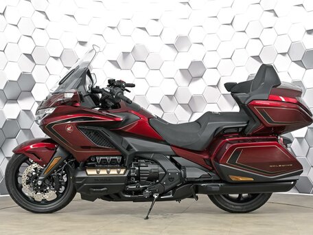 2025 Honda GL 1800 Gold Wing, красный, 3649000 рублей, вид 4