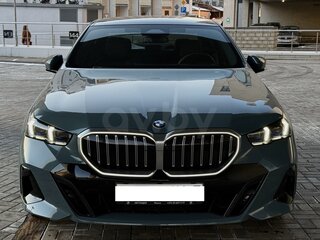 2023 BMW 5 серии 520i VIII (G60/G61/G68), зелёный, 6200000 рублей, вид 2