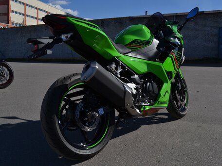 2023 Kawasaki Ninja 400, зелёный, 660000 рублей, вид 3