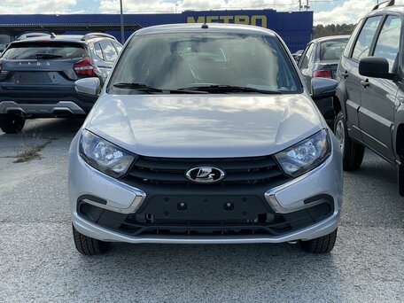 2026 Lada (ВАЗ) Granta I Рестайлинг, серебристый, 1121000 рублей, вид 2