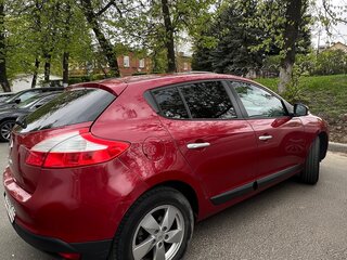 2011 Renault Megane III, красный, 650000 рублей, вид 4