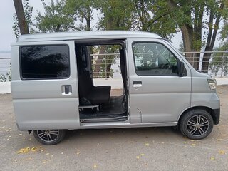 2021 Toyota Pixis Van I Рестайлинг, серебристый, 1054000 рублей, вид 3