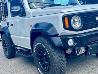 2023 Suzuki Jimny Sierra IV, белый, 2000000 рублей, вид 2