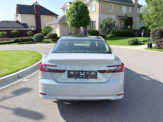 2024 Toyota Camry VIII (XV70) Рестайлинг, серый, 4450000 рублей, вид 4