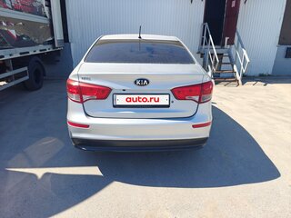 2016 Kia Rio III Рестайлинг, серебристый, 1050000 рублей, вид 4