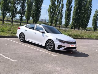 2019 Kia Optima IV Рестайлинг, белый, 2100000 рублей, вид 3
