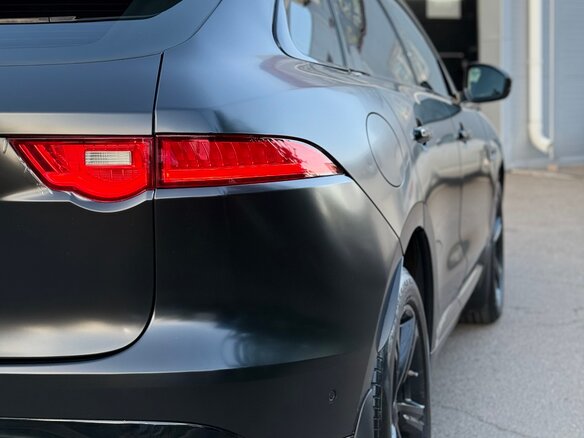 2018 Jaguar F-Pace I, чёрный, 2990000 рублей - вид 16