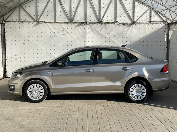 2017 Volkswagen Polo V Рестайлинг, бежевый, 1140000 рублей - вид 8