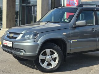2016 Chevrolet Niva I Рестайлинг, серебристый, 619000 рублей, вид 2