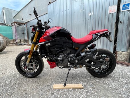 2023 Ducati Monster 937, красный, 1199000 рублей, вид 2