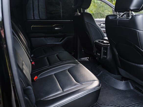 2022 Ram 1500 Crew Cab V, чёрный, 9480000 рублей - вид 11