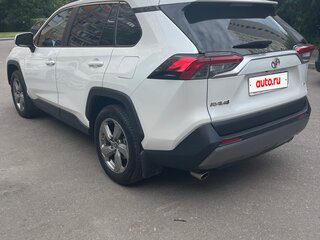 2021 Toyota RAV4 V (XA50), белый, 3950000 рублей, вид 4