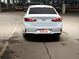 2019 Hyundai Sonata VII (LF) Рестайлинг, белый, 2100000 рублей, вид 4