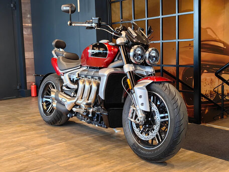 2023 Triumph Rocket III, красный, 2990000 рублей, вид 4