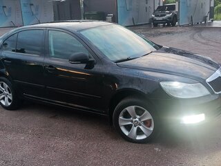 2010 Skoda Octavia II (A5) Рестайлинг, чёрный, 800000 рублей, вид 2