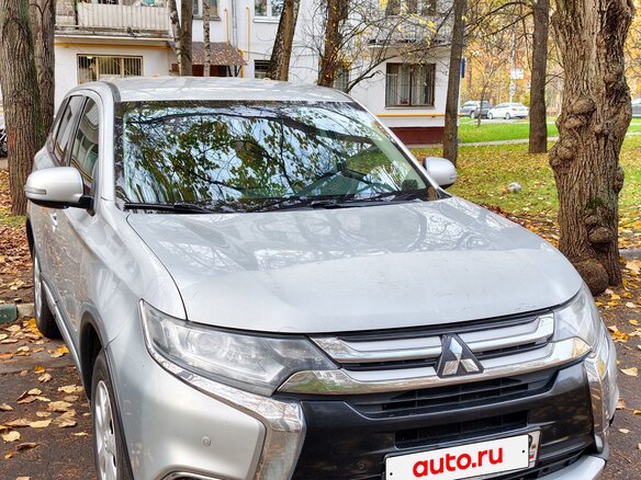 2017 Mitsubishi Outlander III Рестайлинг 2, серебристый, 1670000 рублей - вид 4
