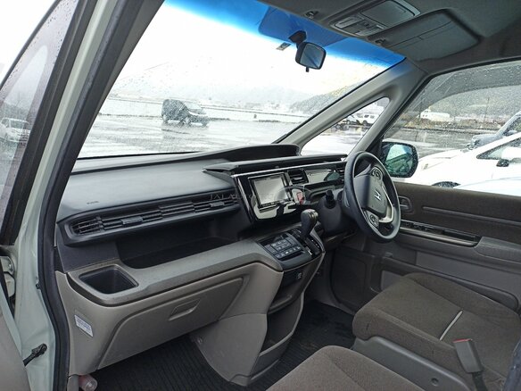2017 Honda Stepwgn V Рестайлинг, серый, 1850000 рублей - вид 6
