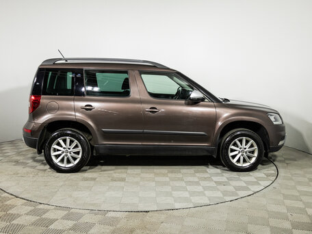 2014 Skoda Yeti I Рестайлинг, коричневый, 919777 рублей, вид 4