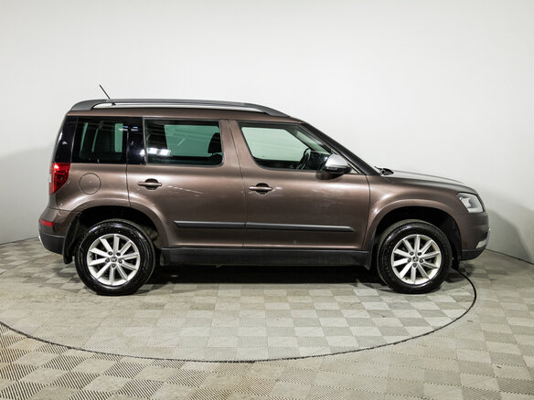 2014 Skoda Yeti I Рестайлинг, коричневый, 919777 рублей - вид 3