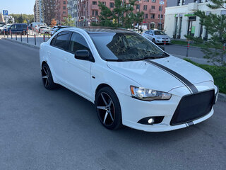 2011 Mitsubishi Lancer X Рестайлинг, белый, 800000 рублей, вид 4