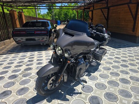 2023 Harley-Davidson Electra Glide, серый, 2550000 рублей, вид 1