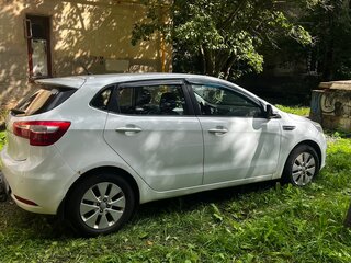 2013 Kia Rio 5-speed III, белый, 545000 рублей, вид 2