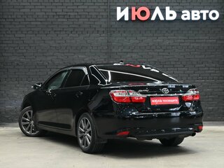 2017 Toyota Camry VII (XV50) Рестайлинг, чёрный, 2550000 рублей, вид 4
