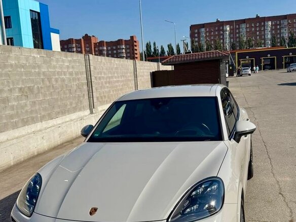 2020 Porsche Cayenne E-Hybrid III, серебристый - вид 1