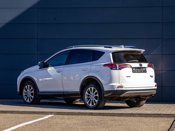 2017 Toyota RAV4 IV (XA40) Рестайлинг, белый, 1995000 рублей - вид 8