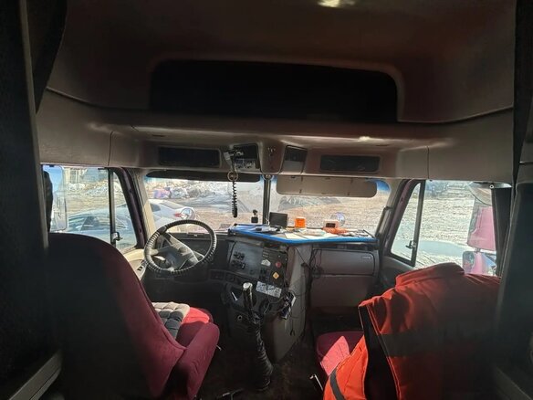 2003 Freightliner Columbia, фиолетовый, 1900000 рублей - вид 9